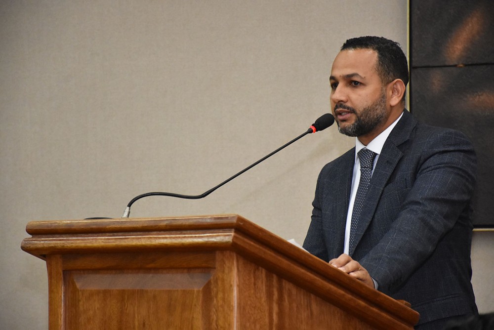 Vereador Ricardo Almeida apresentou projeto que determina a inclus?o do tema 